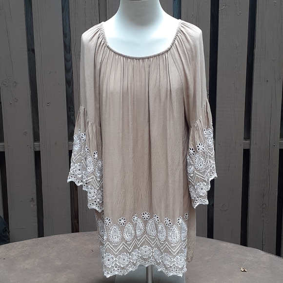 SALE! Flowing Boho Embroidered Tunic - Picture 13 of 13